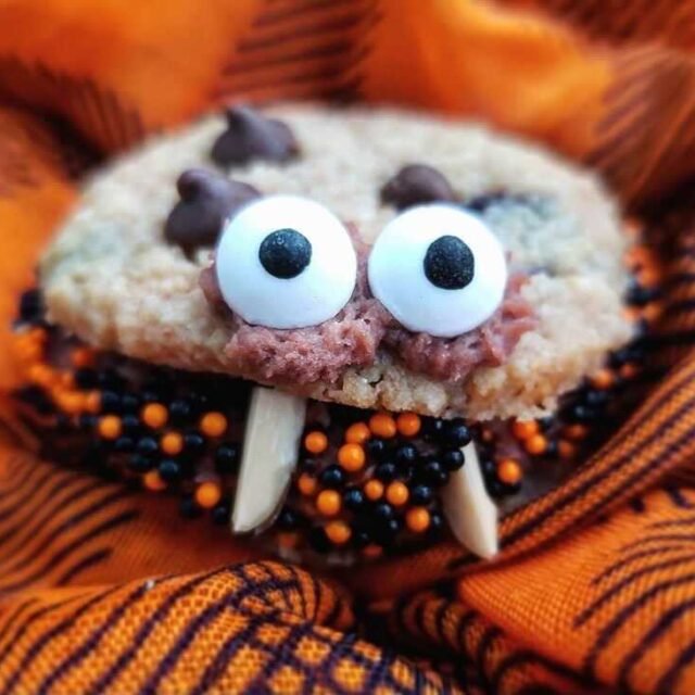 halloween chocolate chip cookie sandwich